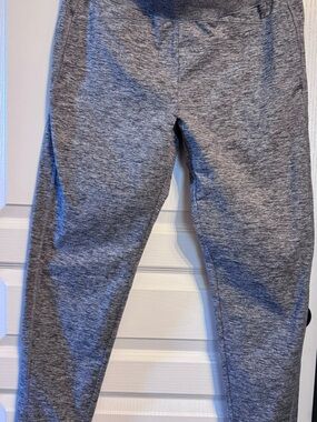 Z By ZELLA Gray (B&W pattern) Woman’s SZ M Sweatpants Joggers with Cuff